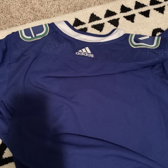 Vancouver Canucks Authentic NHL Jersey Sz 52 - Picture 5 of 6